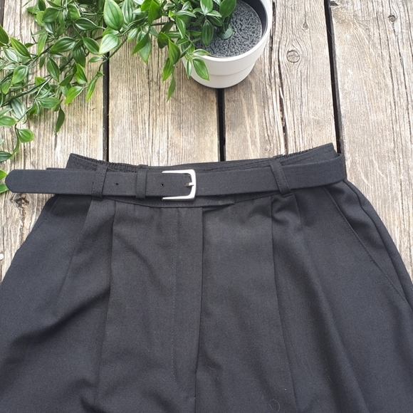 Vintage pleated ultra high rise shorts black - Picture 2 of 4